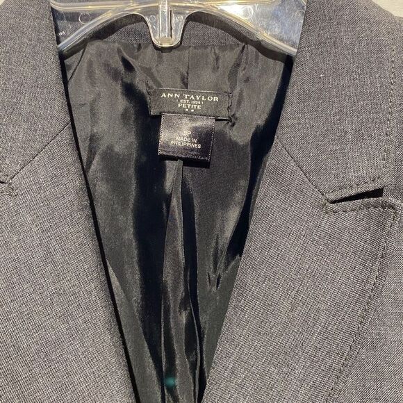 Ann Taylor Women's Gray Wool Blend Notch Lapel Two Button Blazer Size 8P - Picture 4 of 10